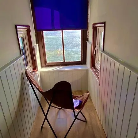 No: 1 The Esplanade Guest Accommodation. Tenby Esterno foto