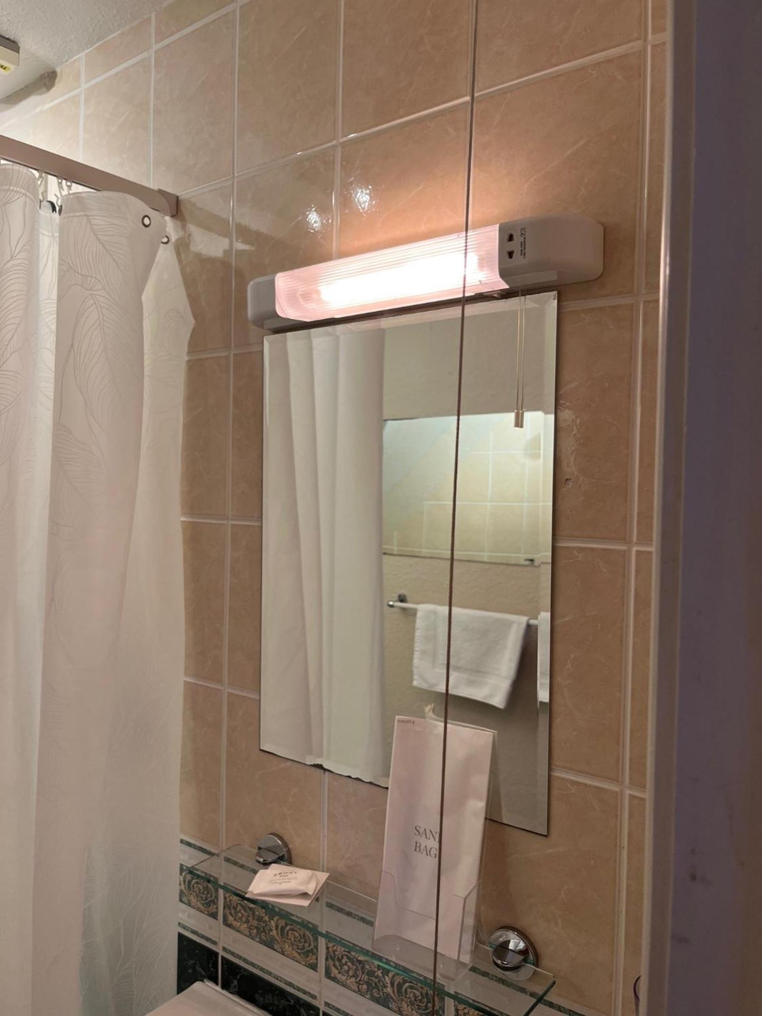 Bed & Breakfast No: 1 The Esplanade Guest Accommodation. Tenby