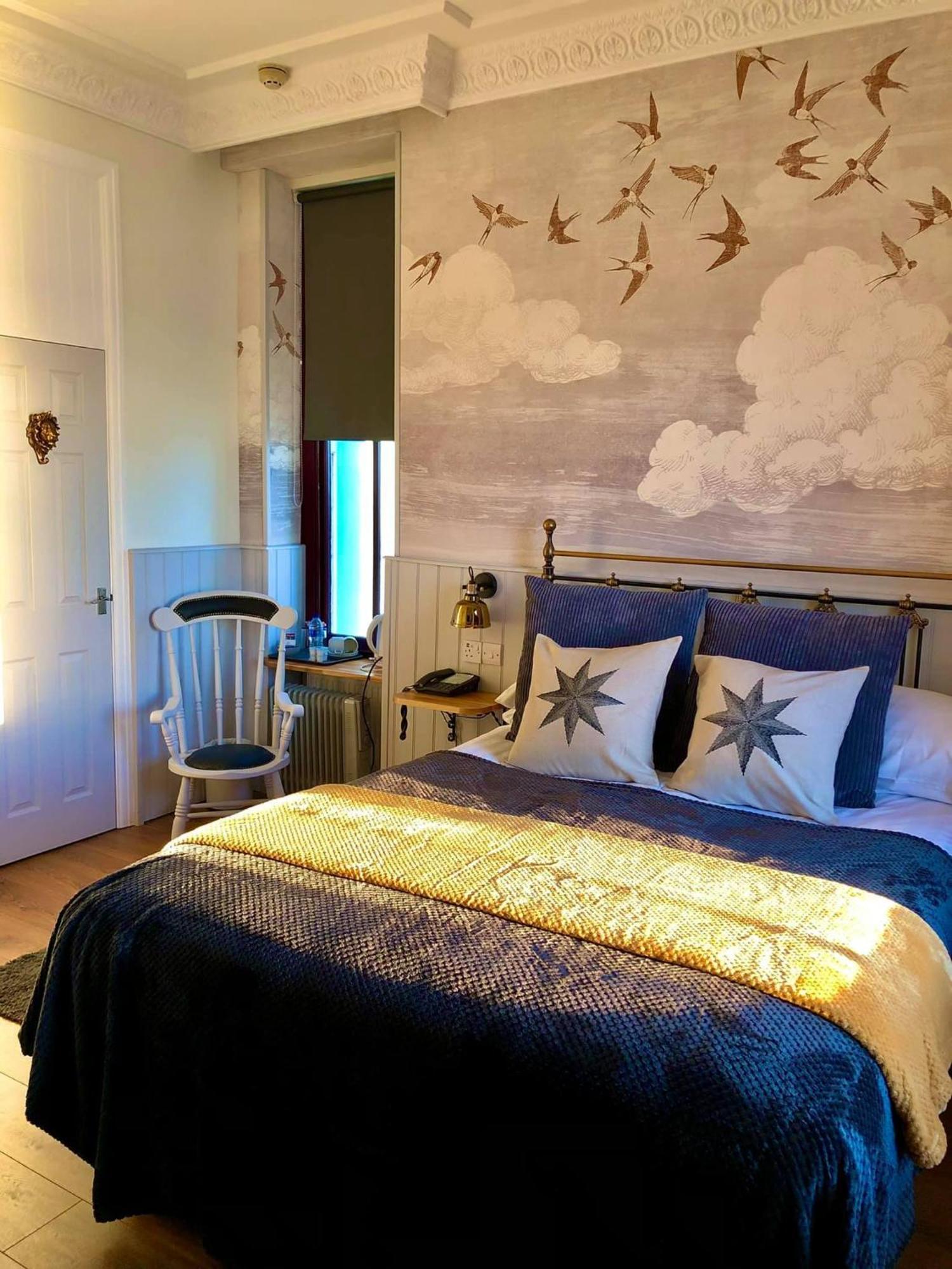 No: 1 The Esplanade Guest Accommodation. Bed & Breakfast Tenby