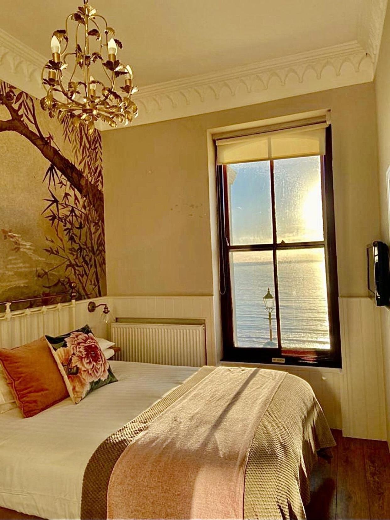 No: 1 The Esplanade Guest Accommodation. 4* Тенби